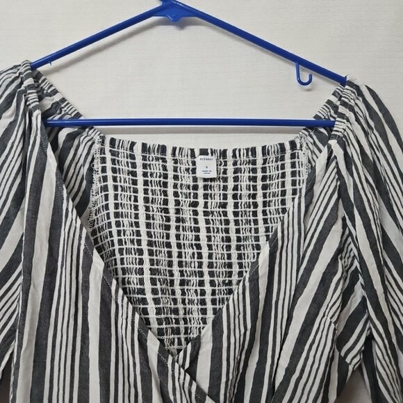 Womens Sz Small Old Navy Stripe Wrap Blouse Gray White V Neck Yk2 Peasant Beachy - Picture 4 of 10